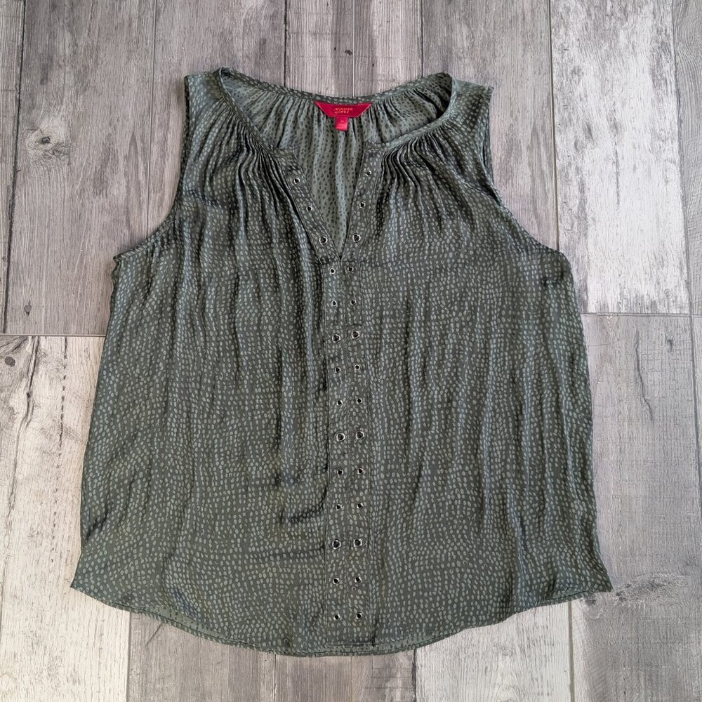 Jennifer Lopez, Sleeveless Flowy Blouse, Olive Green Print, Sz M